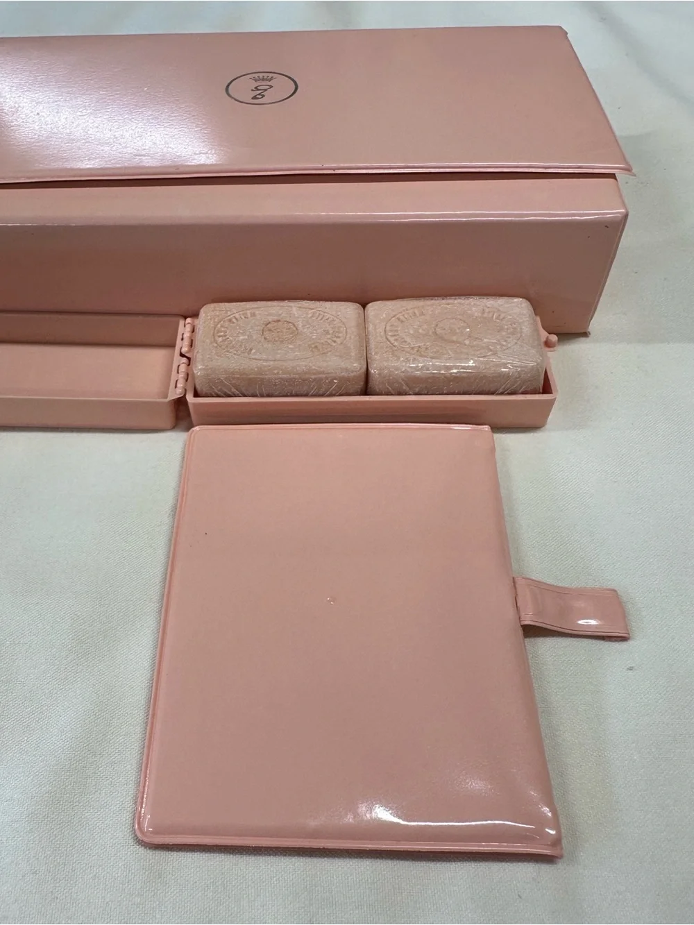 1960’s The Traveling Baroness beauty kit